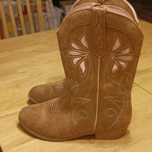 Magellan Outdoors Floral Western Cowboy Boots. Pink & tan. Size 5.